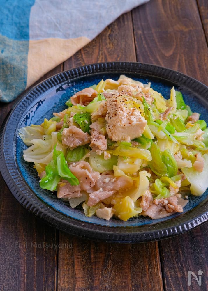 キャベツと豚バラと豆腐の旨だしポン酢炒め