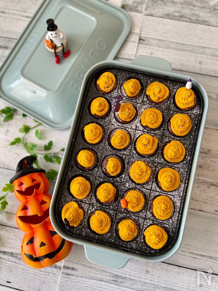 たこ焼き器に入ったハロウィンケーキ