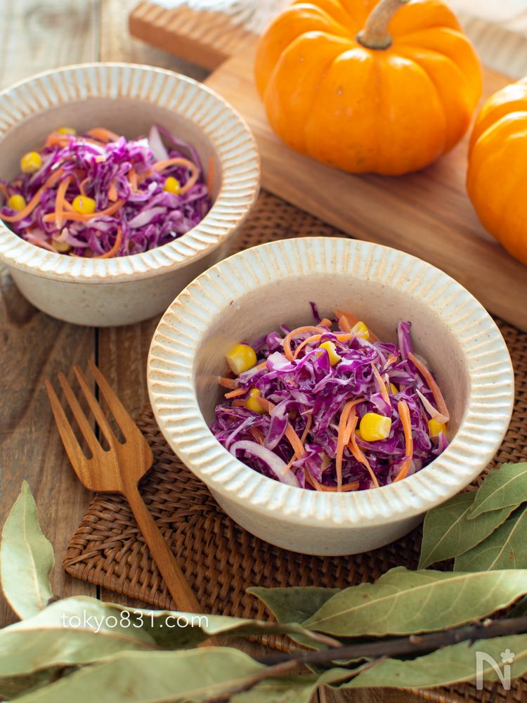 紫キャベツのコールスローサラダ。ハロウィンパーティーの前菜