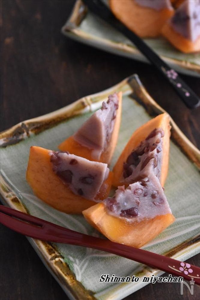 和皿に盛られた柿ようかん