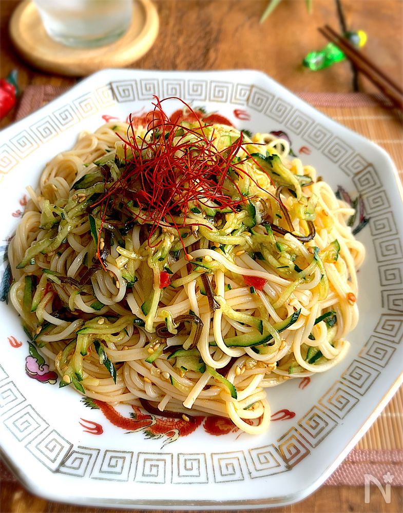 具材と調味料が絡む油そば