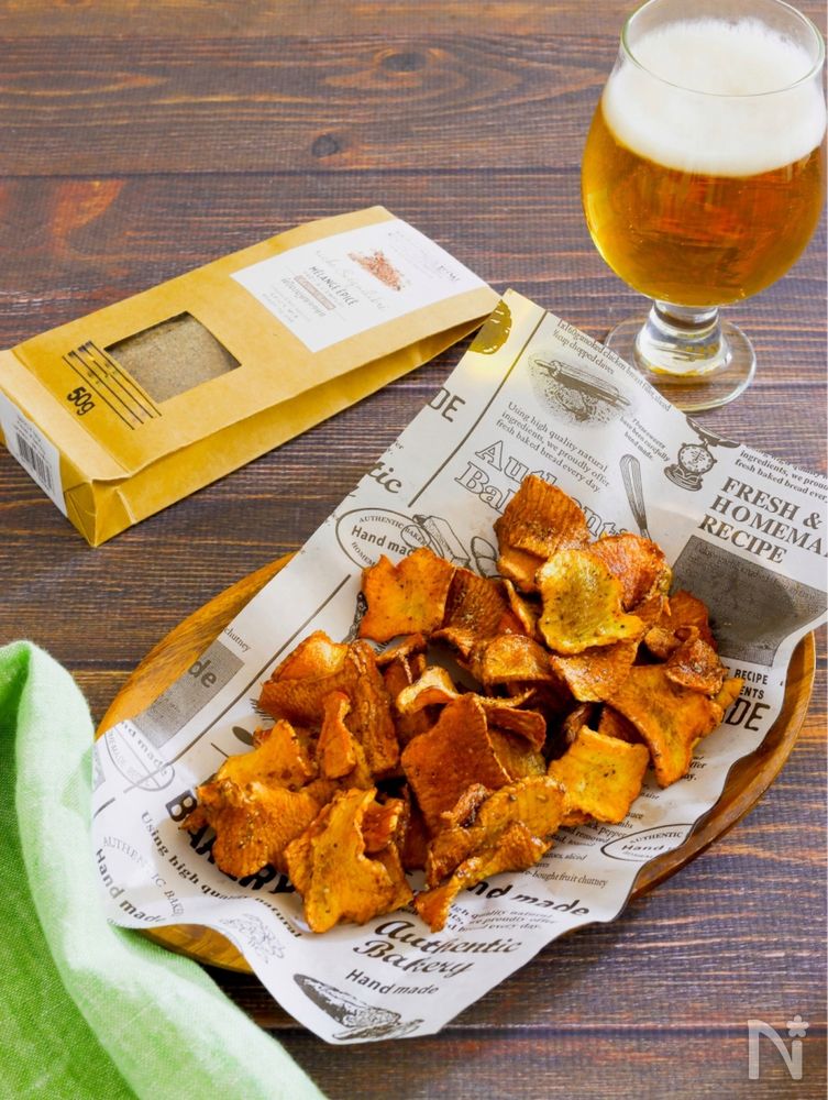 皿に盛られた菊芋チップス