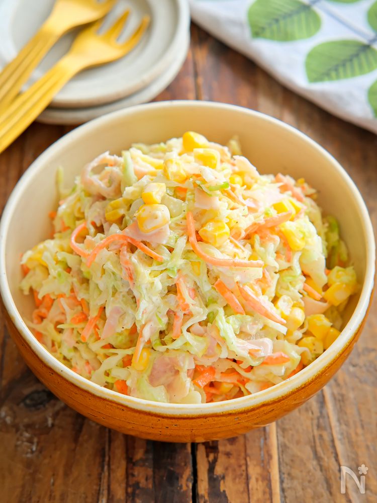 器に盛られた基本のコールスロー