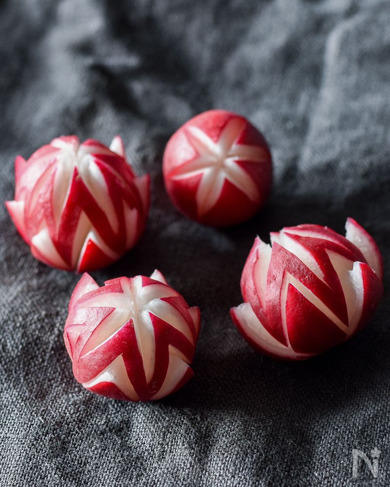 ラディッシュの飾り切りが並んでいるところ