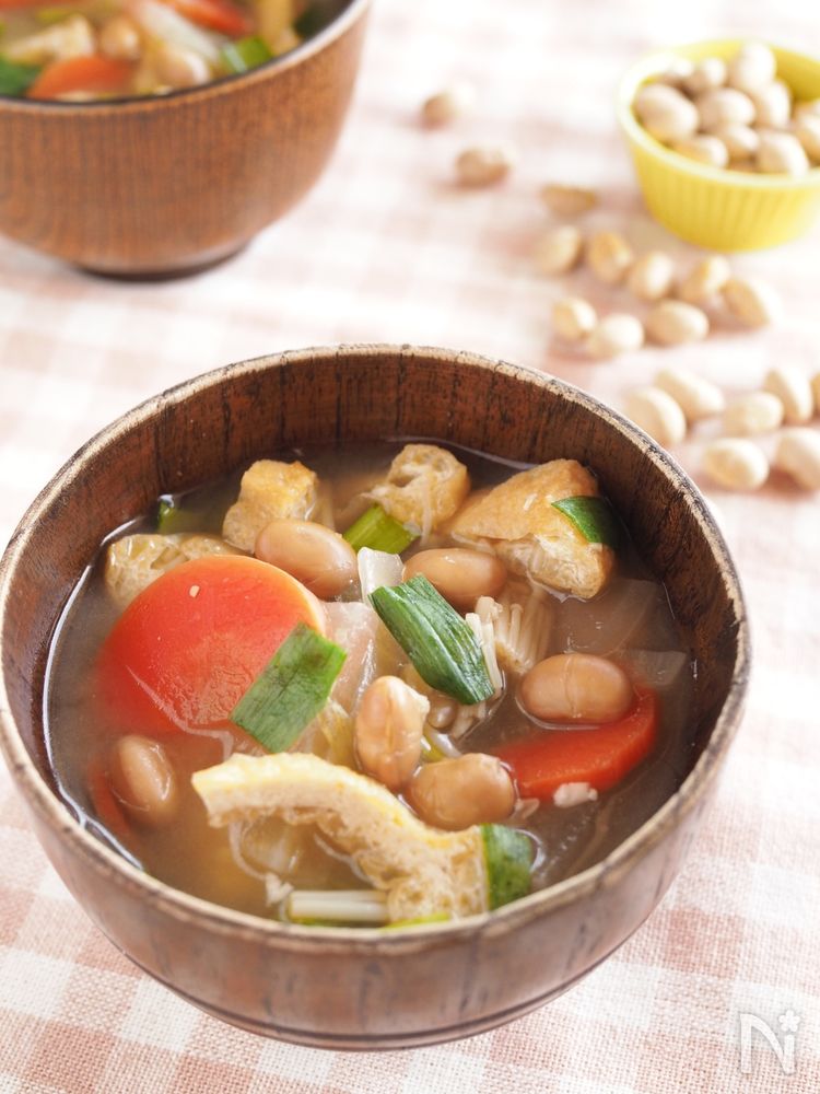 お椀に入った節分豆の具だくさんみそ汁