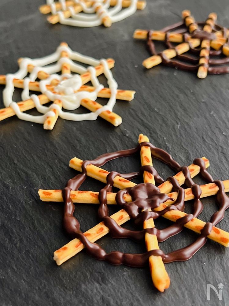 ハロウィンはこれ材料2つで作るくものすチョコ