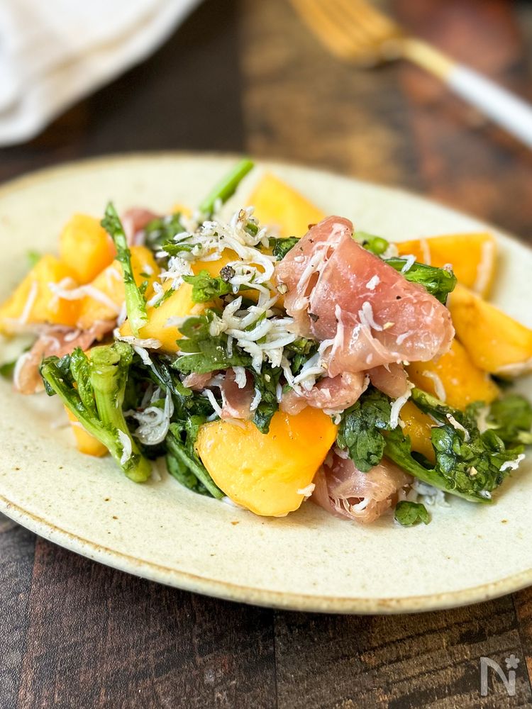 切って和えるだけ柿と生ハムの洋風デリサラダ