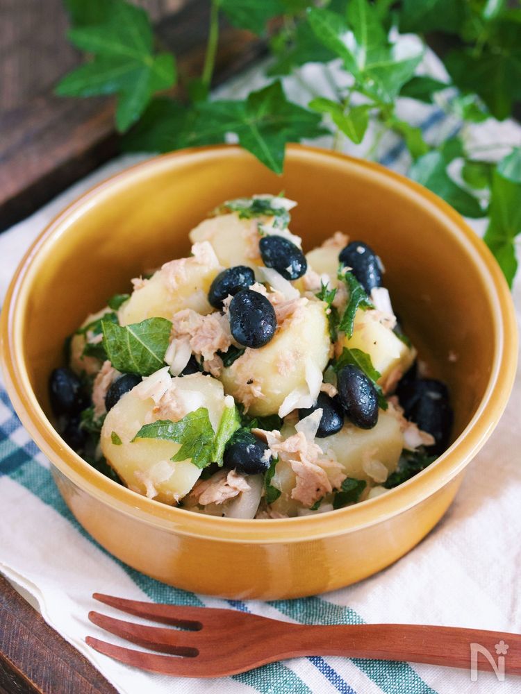 さっぱりやみつき蒸し黒豆とじゃがいものおかずサラダ