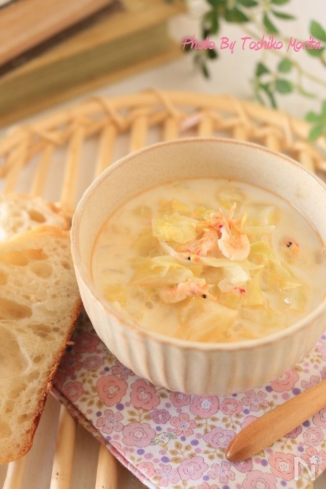 春キャベツと桜えびのミルクスープ