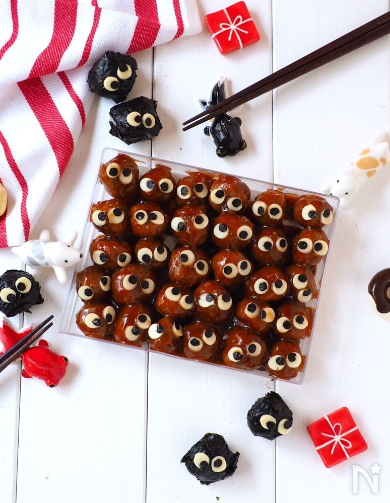 皿に盛られたかわいいミートボール