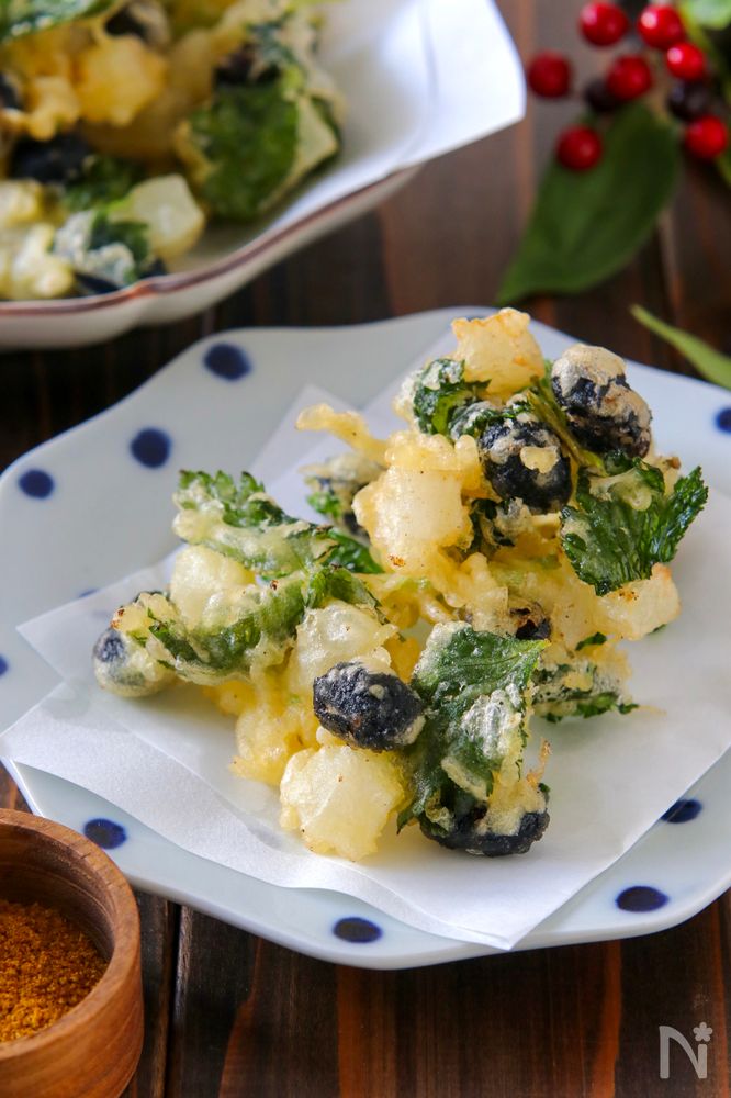お節・お正月食材アレンジ大根と黒豆と三つ葉のかき揚げ