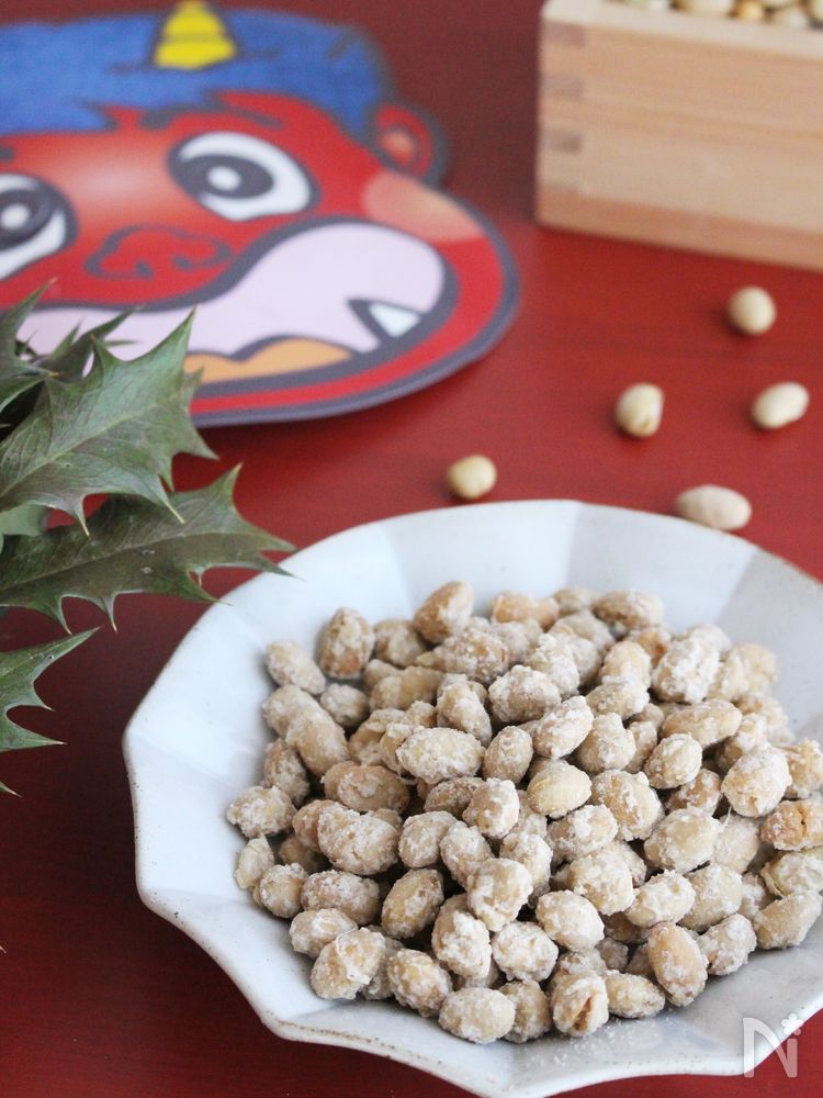 皿に盛り付けたジンジャーシナモン味の砂糖がけ