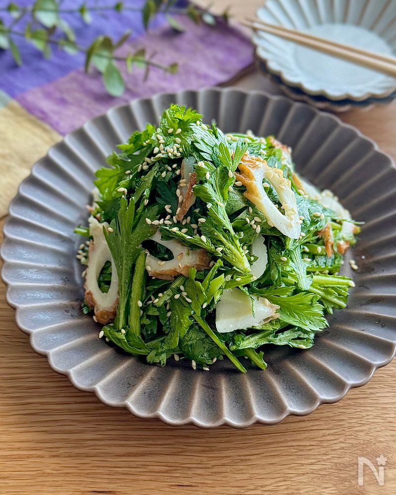 春菊とちくわのうま塩和え